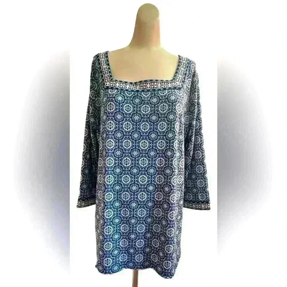 NWOT Size XXL Plus Size Tunic Longer Top Blue Geometric Patern